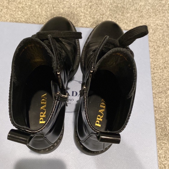 Authentic Prada calzarure Donna size 6.5 (EU 37)
lace-up ankle boots - Picture 6 of 10
